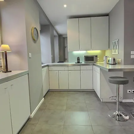 Maison De Caractere Avec Jacuzzi Et Parking A Deux Pas Du Centre Historique De - Fr-1-722-3