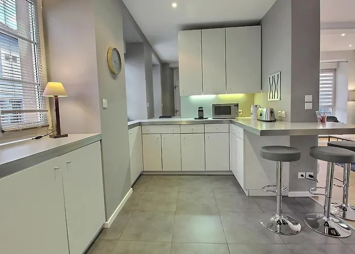 Maison De Caractere Avec Jacuzzi Et Parking A Deux Pas Du Centre Historique De - Fr-1-722-3